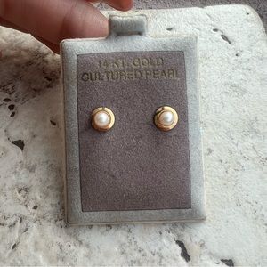 Cultured pearl with 14k gold halo